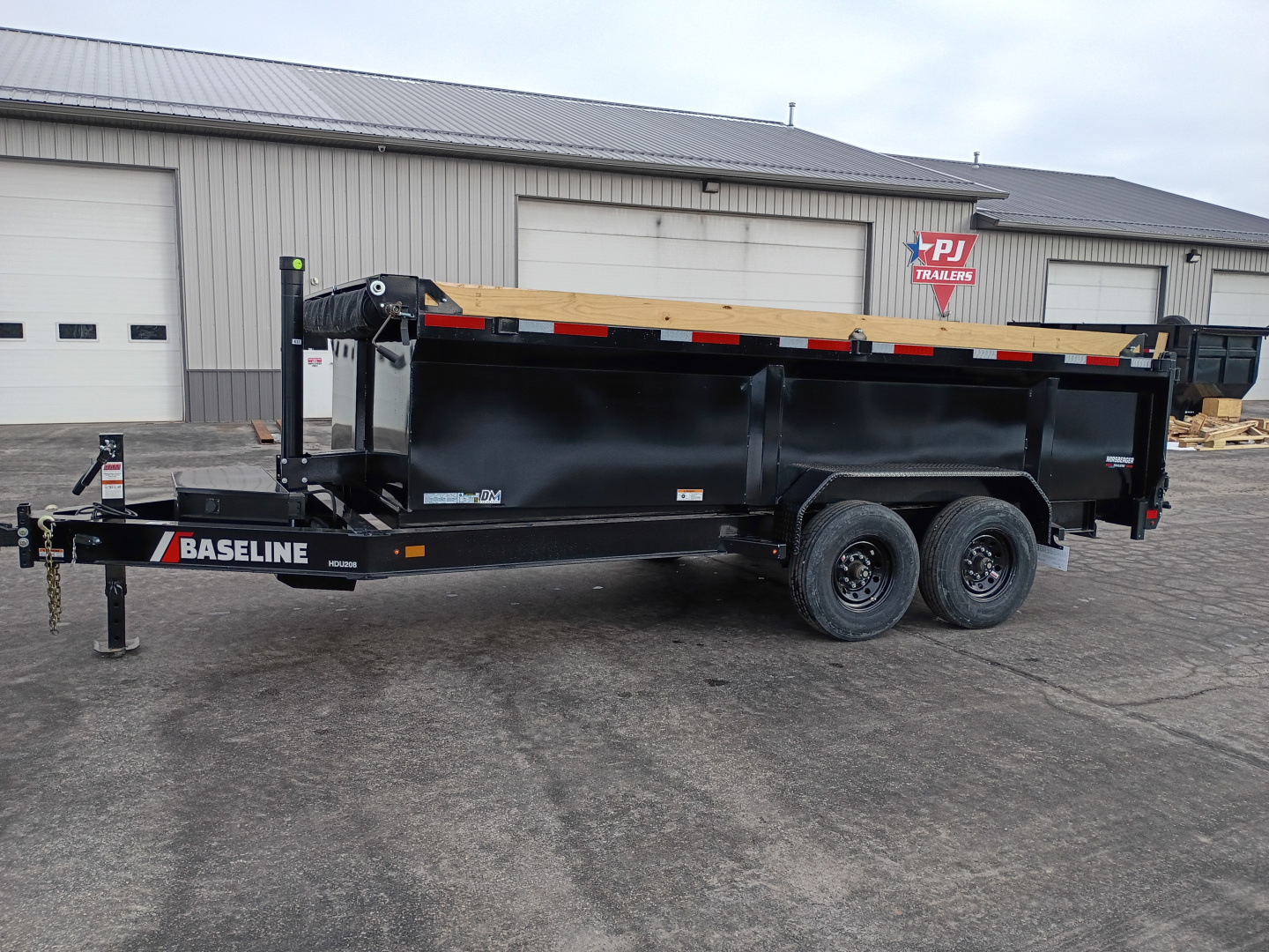 New 2026 Diamond C Trailers HDU208 16X82