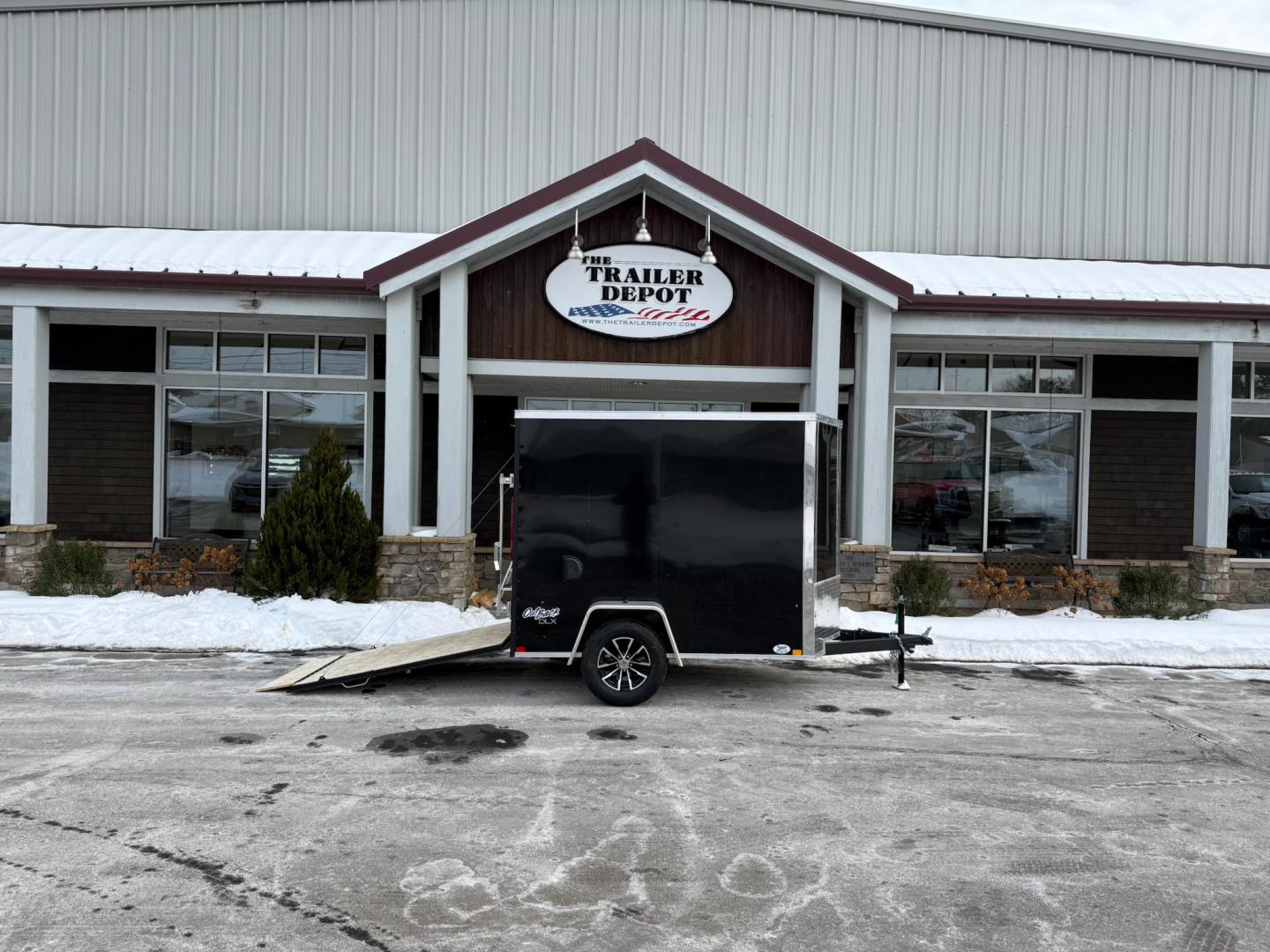 New PACE AMERICAN 5′ X 8′ + V-NOSE ENCLOSED CARGO TRAILER WITH RAMP DOOR 2.9K