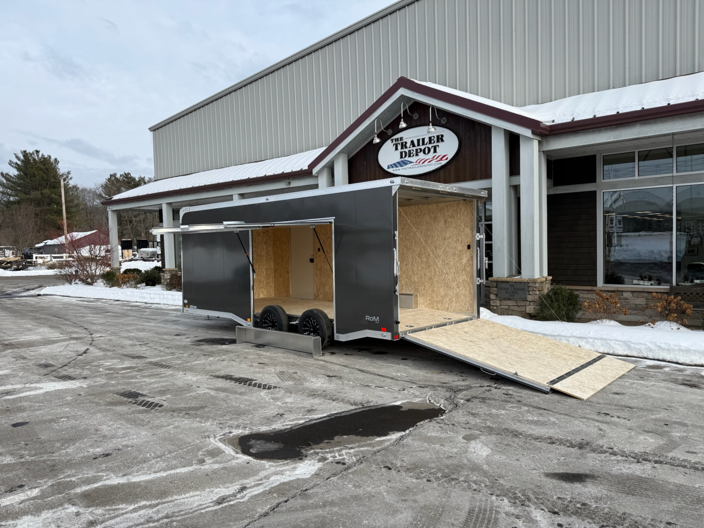 New ATC 8’6″ X 20′ ROM ENCLOSED CAR HAULER WITH ESCAPE DOOR 9.9K