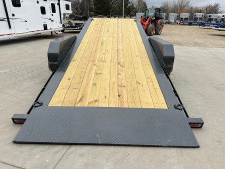 New 2026 Diamond C 20' Tilt