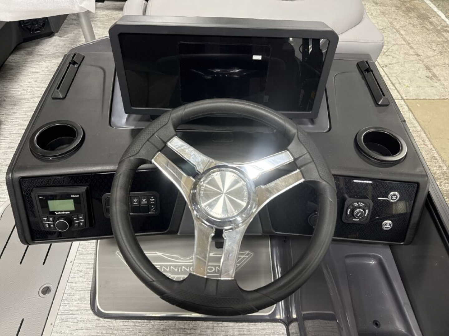 New 2026 Bennington 22' M Series Fastback Tri-toon Boat