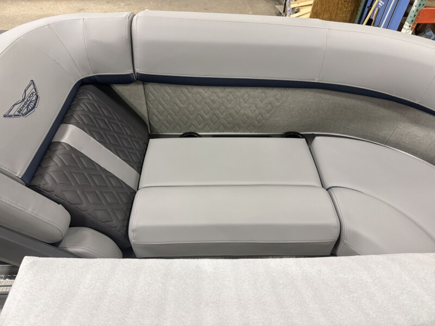 New 2026 Bennington 22' M Series Fastback Tri-toon Boat