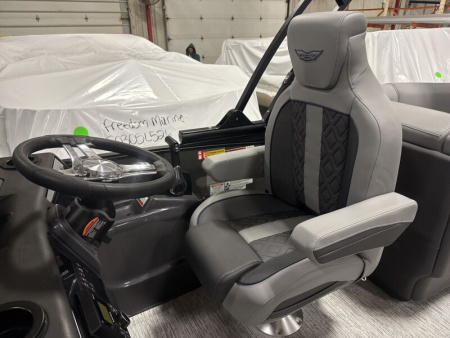 New 2026 Bennington 22' M Series Fastback Tri-toon Boat
