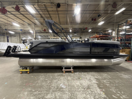 New 2026 Bennington 22' M Series Fastback Tri-toon Boat