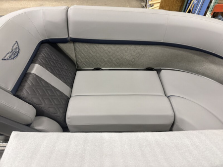 New 2026 Bennington 22' M Series Fastback Tri-toon Boat