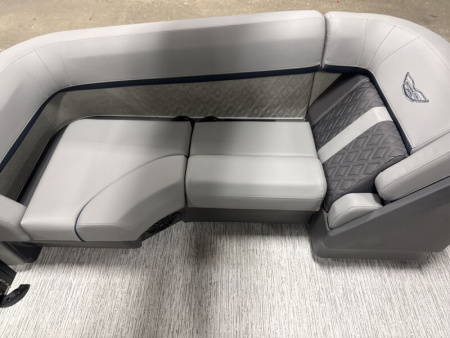 New 2026 Bennington 22' M Series Fastback Tri-toon Boat