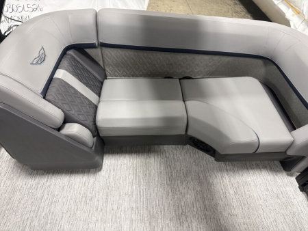 New 2026 Bennington 22' M Series Fastback Tri-toon Boat