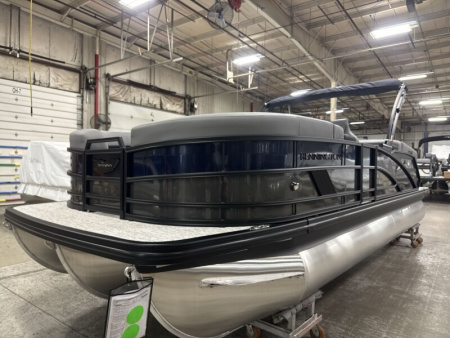 New 2026 Bennington 22' M Series Fastback Tri-toon Boat