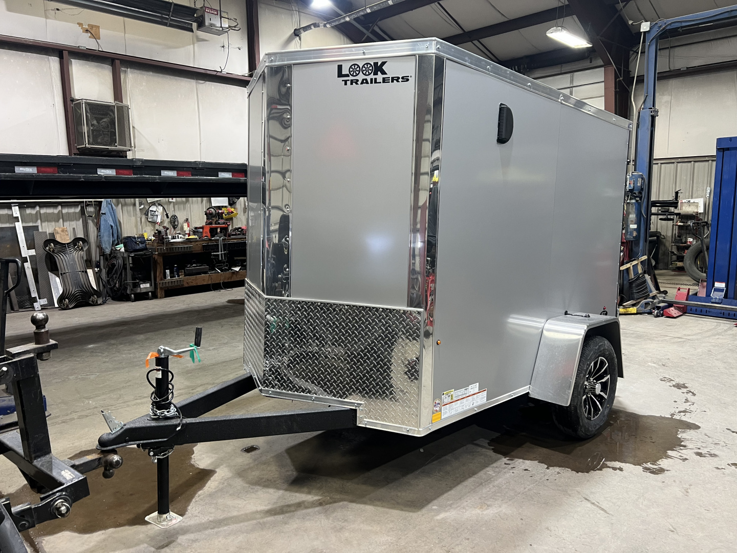 New 2026 Look Trailers 5X8 3K ST-DLX BARN DOOR Cargo / Enclosed Trailer