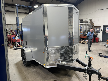 New 2026 Look Trailers 5X8 3K ST-DLX BARN DOOR Cargo / Enclosed Trailer