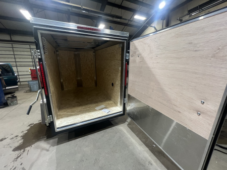 New 2026 Look Trailers 5X8 3K ST-DLX BARN DOOR Cargo / Enclosed Trailer