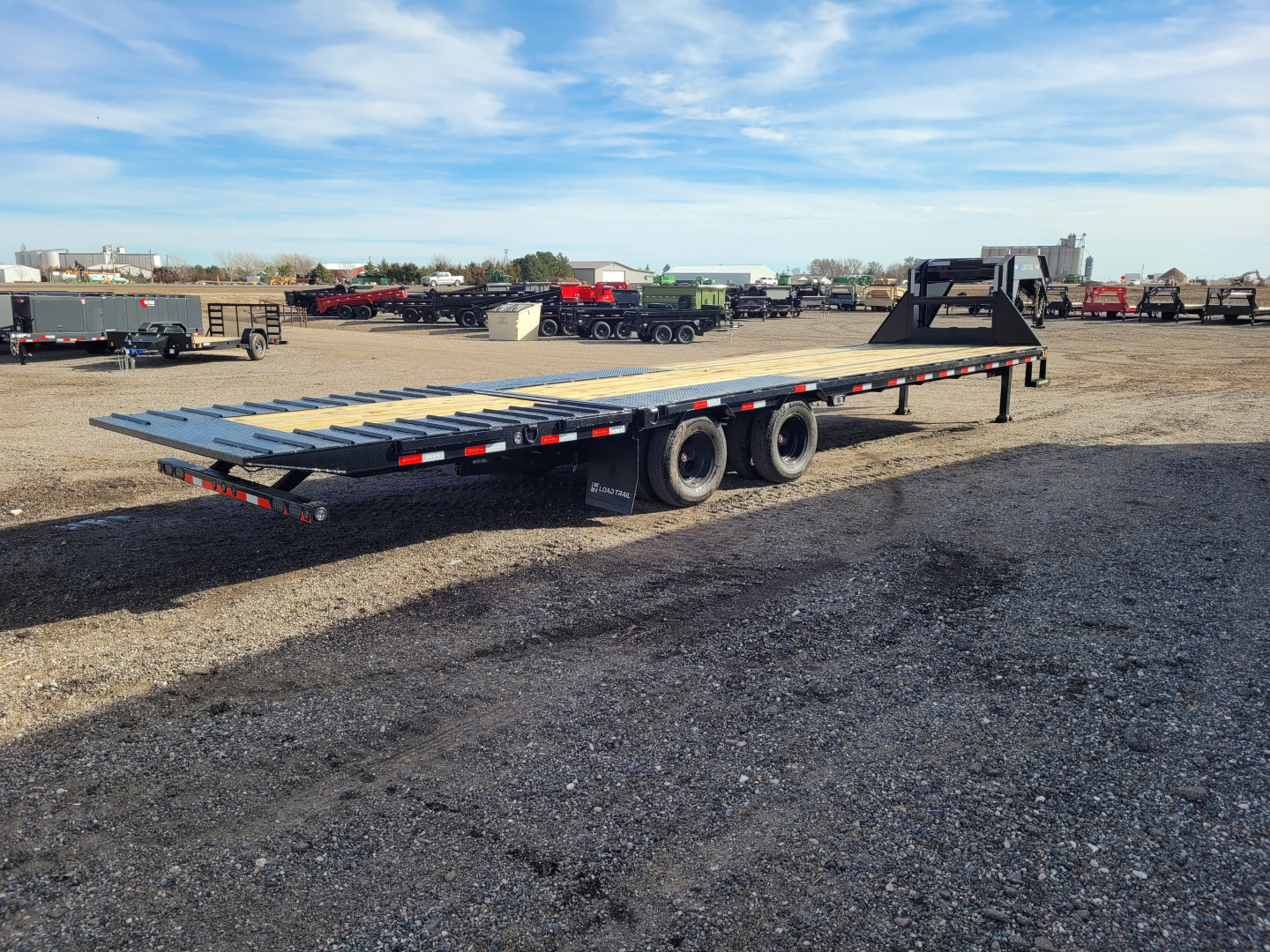 New 2026 Load Trail 102"x32' Gooseneck Hyd Dovetail Trailer