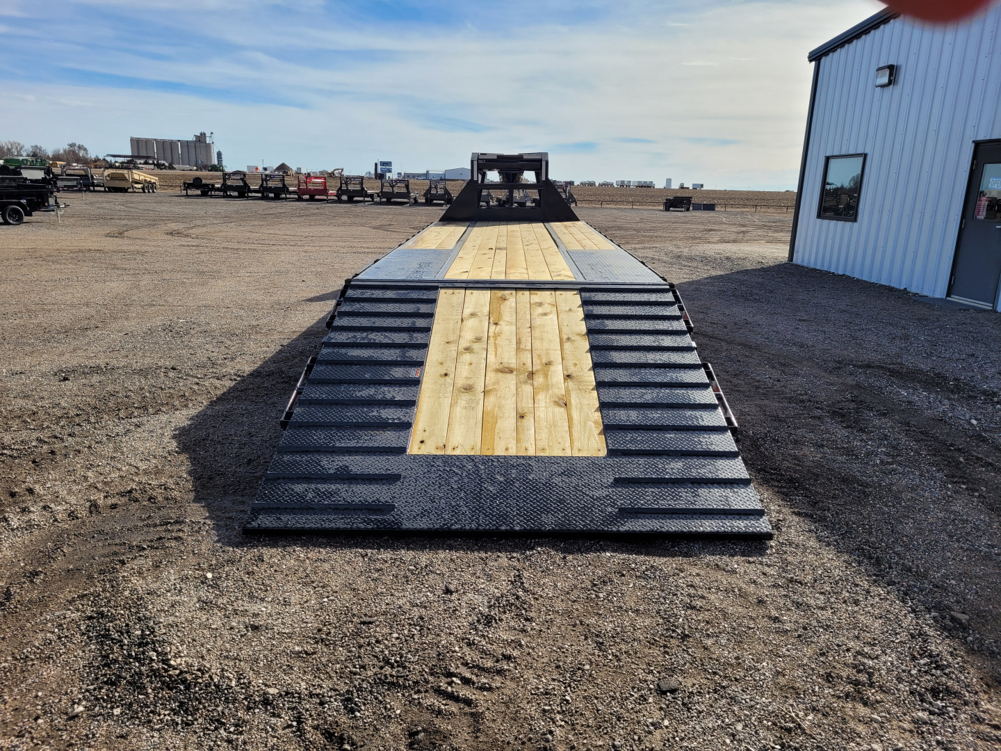 New 2026 Load Trail 102"x32' Gooseneck Hyd Dovetail Trailer