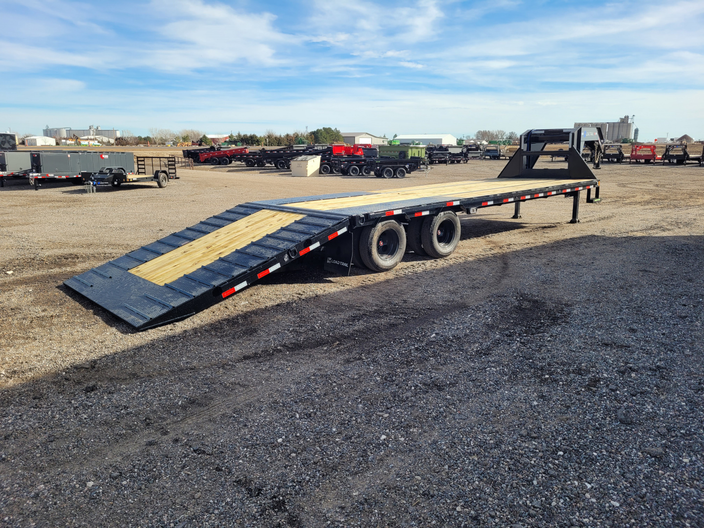 New 2026 Load Trail 102"x32' Gooseneck Hyd Dovetail Trailer