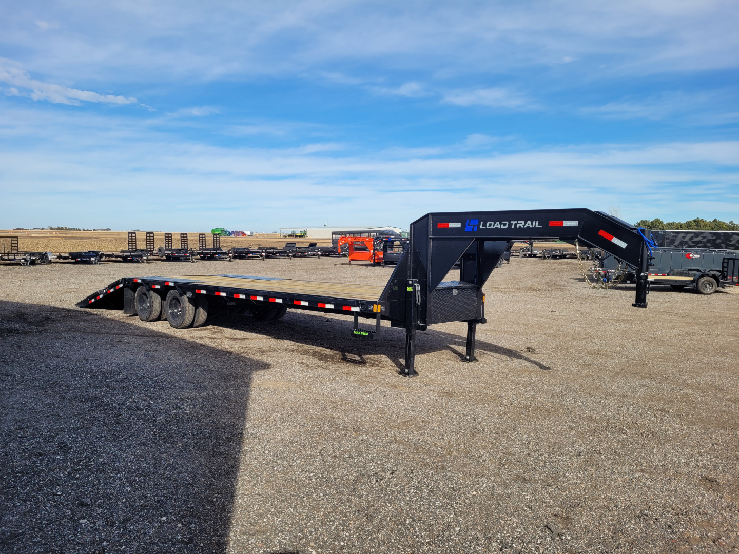 New 2026 Load Trail 102"x32' Gooseneck Hyd Dovetail Trailer