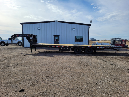 New 2026 Load Trail 102"x32' Gooseneck Hyd Dovetail Trailer
