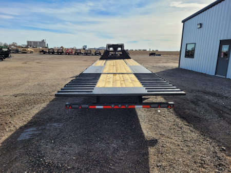 New 2026 Load Trail 102"x32' Gooseneck Hyd Dovetail Trailer
