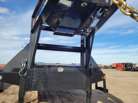 New 2026 Load Trail 102"x32' Gooseneck Hyd Dovetail Trailer