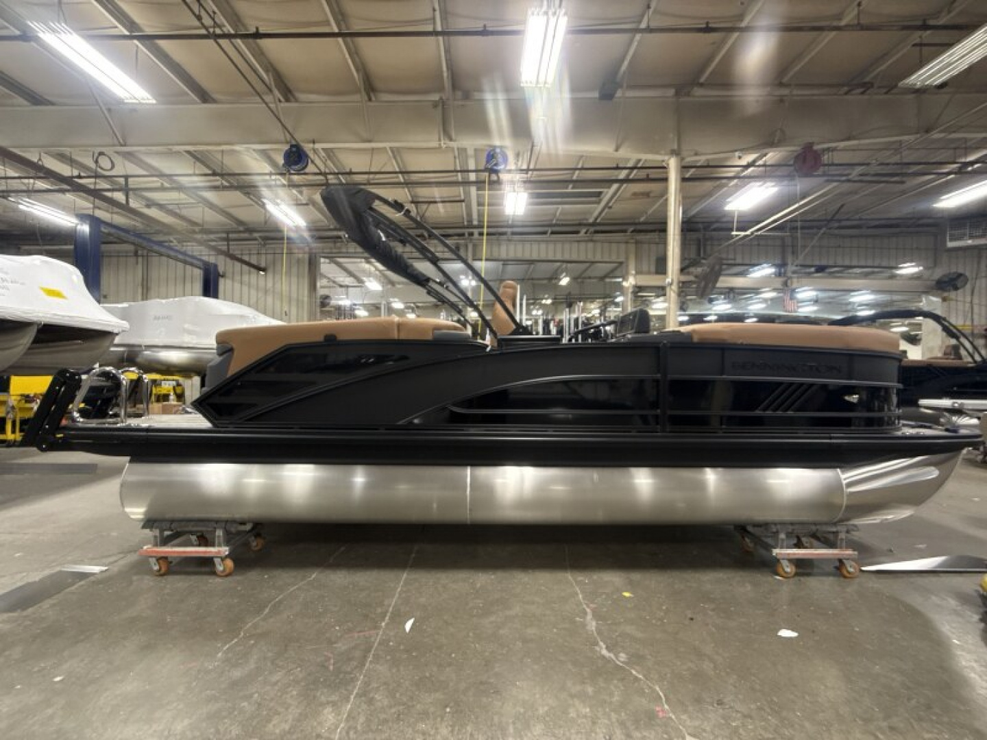 New 2026 Bennington 22' M Series Fastback Tri-toon Boat