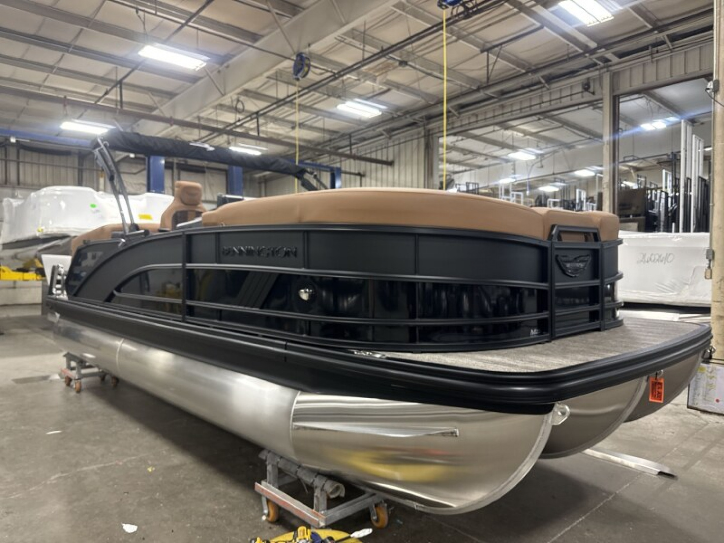 New 2026 Bennington 22' M Series Fastback Tri-toon Boat