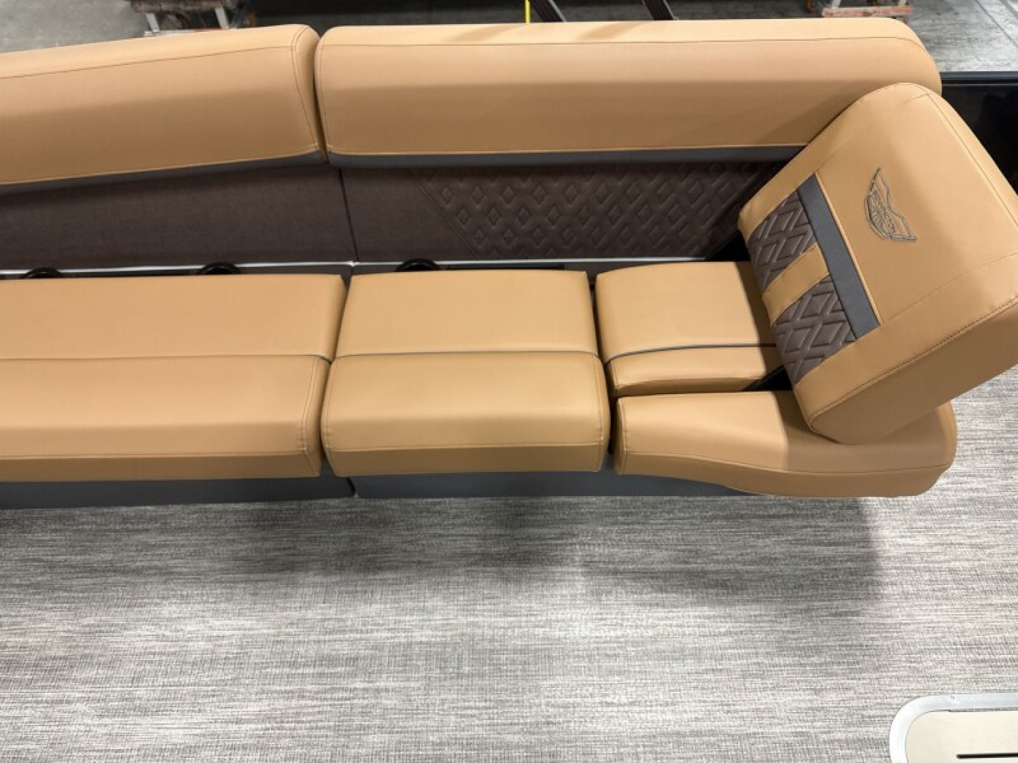 New 2026 Bennington 22' M Series Fastback Tri-toon Boat