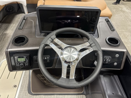 New 2026 Bennington 22' M Series Fastback Tri-toon Boat