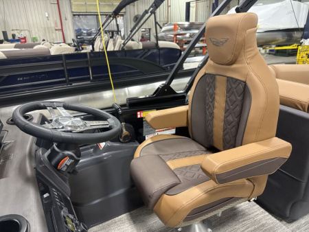 New 2026 Bennington 22' M Series Fastback Tri-toon Boat