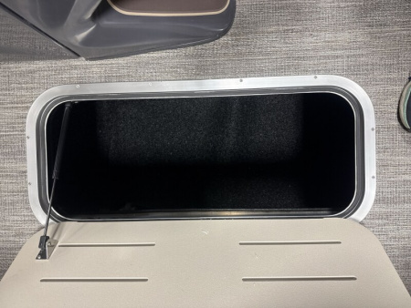 New 2026 Bennington 22' M Series Fastback Tri-toon Boat