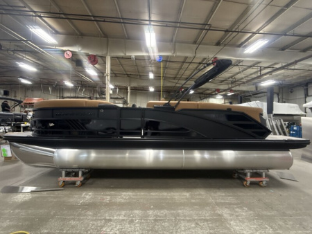 New 2026 Bennington 22' M Series Fastback Tri-toon Boat