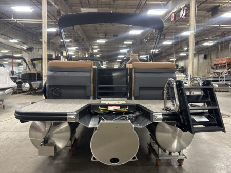 New 2026 Bennington 22' M Series Fastback Tri-toon Boat