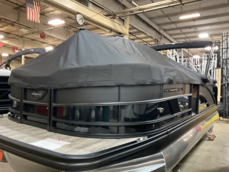 New 2026 Bennington 22' M Series Fastback Tri-toon Boat