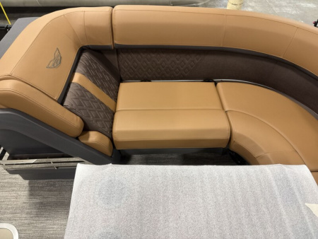 New 2026 Bennington 22' M Series Fastback Tri-toon Boat