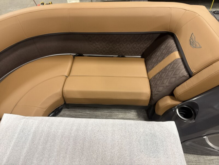 New 2026 Bennington 22' M Series Fastback Tri-toon Boat