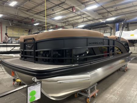 New 2026 Bennington 22' M Series Fastback Tri-toon Boat