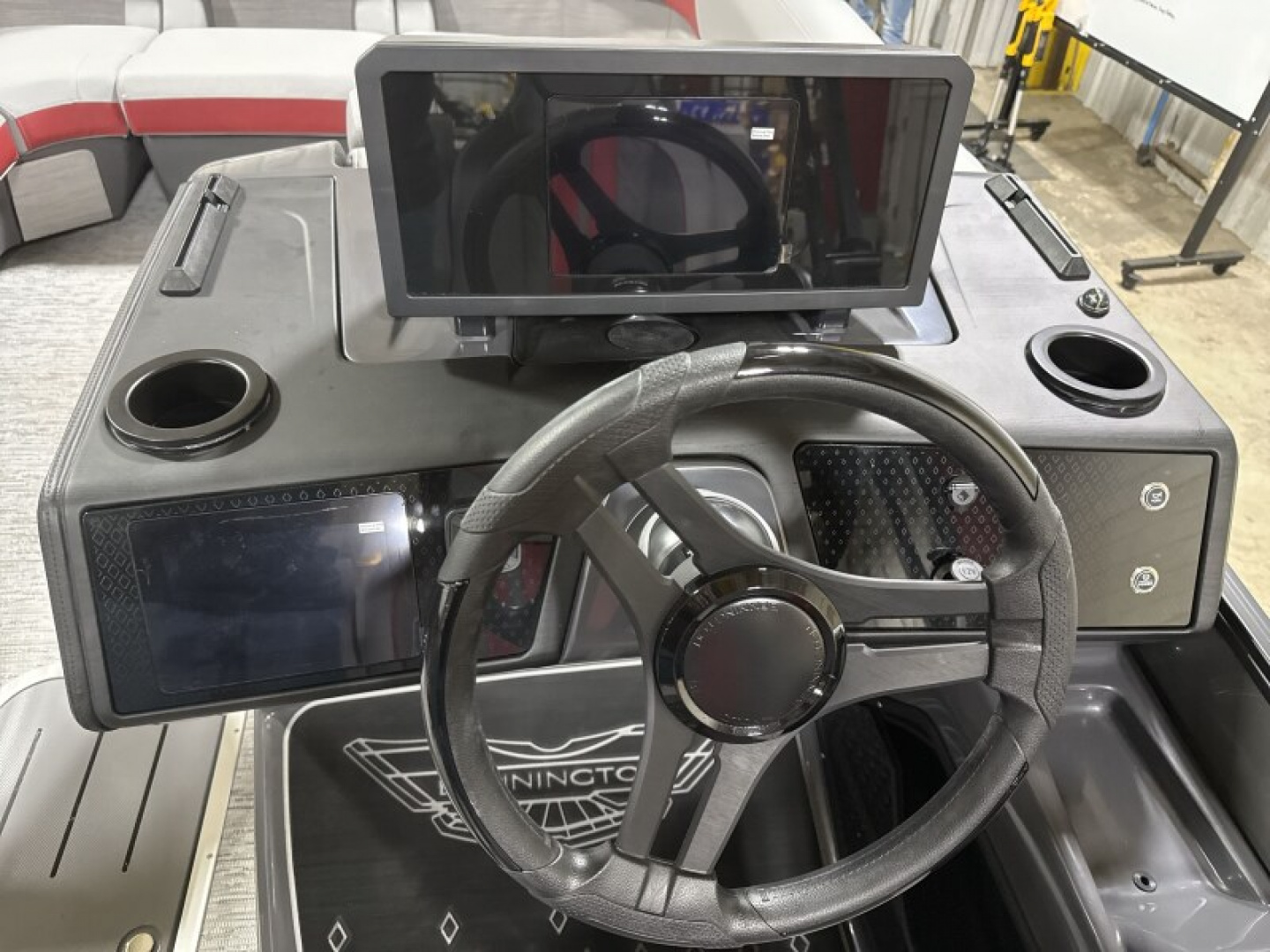 New 2026 Bennington 22' M Series Fastback Tri-toon Boat