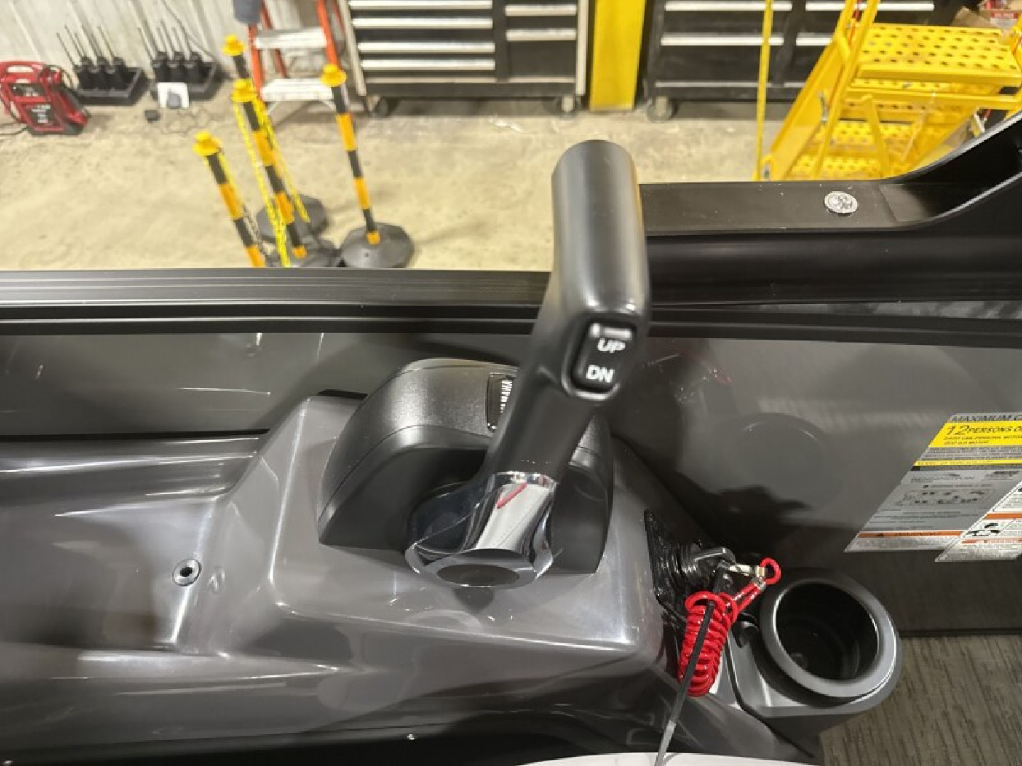 New 2026 Bennington 22' M Series Fastback Tri-toon Boat