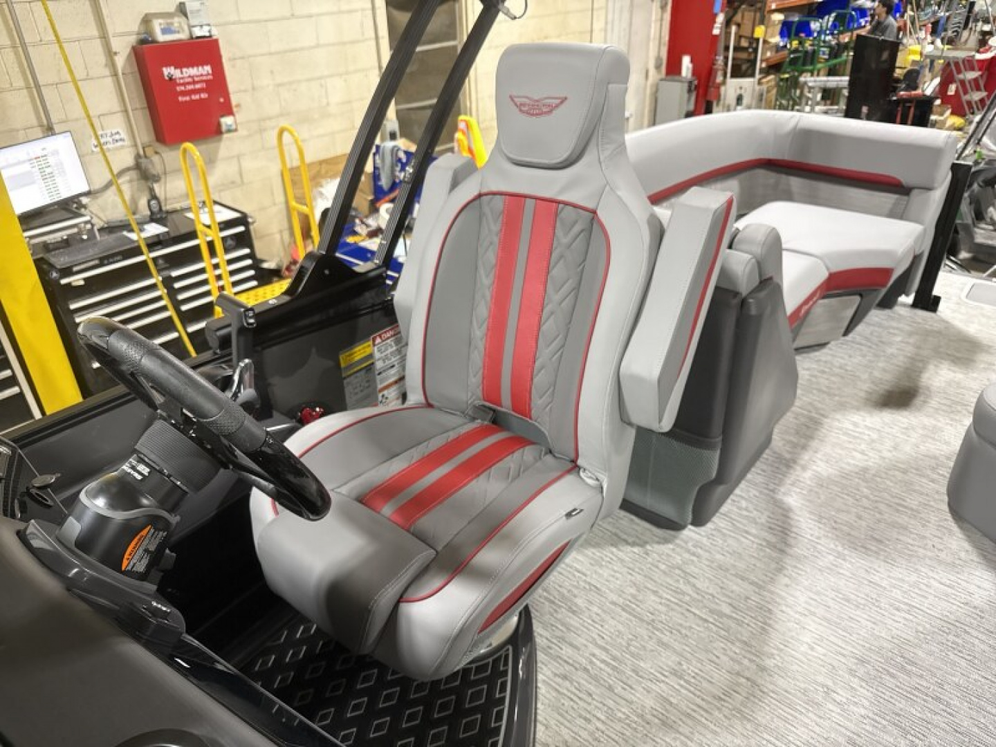 New 2026 Bennington 22' M Series Fastback Tri-toon Boat