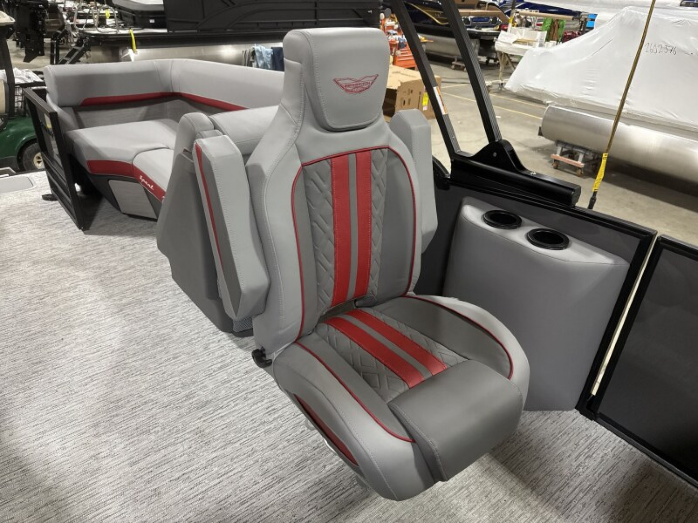 New 2026 Bennington 22' M Series Fastback Tri-toon Boat