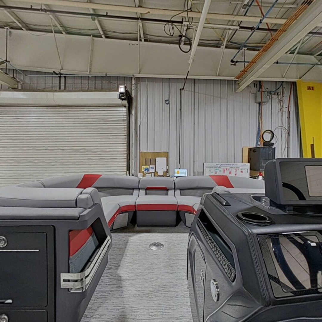 New 2026 Bennington 22' M Series Fastback Tri-toon Boat