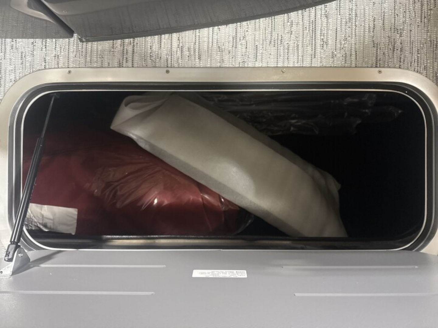 New 2026 Bennington 22' M Series Fastback Tri-toon Boat