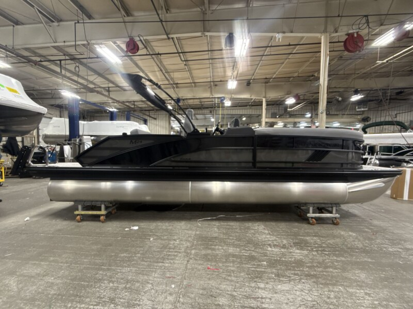 New 2026 Bennington 24' M Series Swingback Tri-toon Boat