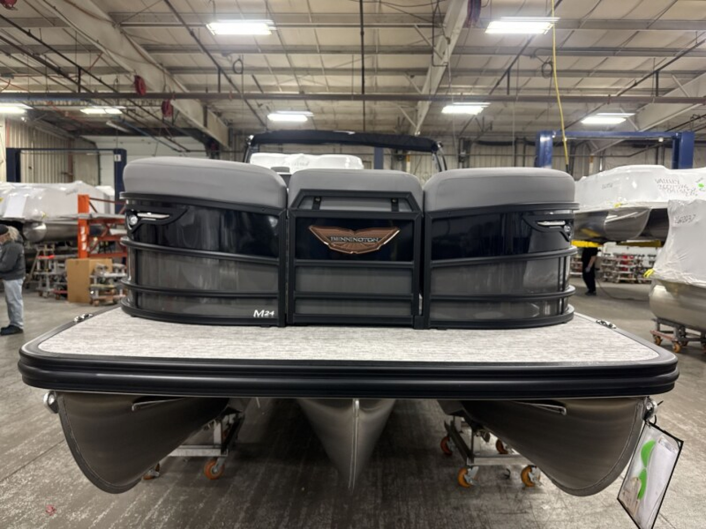 New 2026 Bennington 24' M Series Swingback Tri-toon Boat