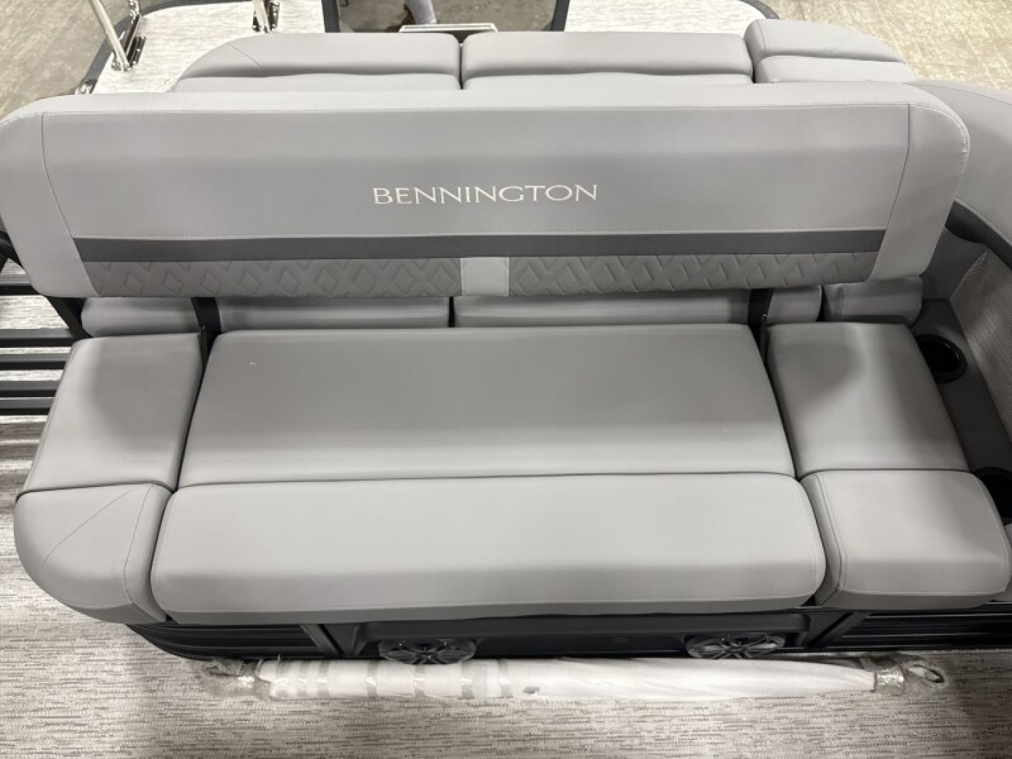 New 2026 Bennington 24' M Series Swingback Tri-toon Boat