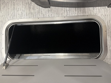 New 2026 Bennington 24' M Series Swingback Tri-toon Boat