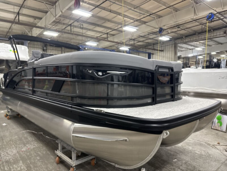 New 2026 Bennington 24' M Series Swingback Tri-toon Boat