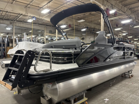 New 2026 Bennington 24' M Series Swingback Tri-toon Boat