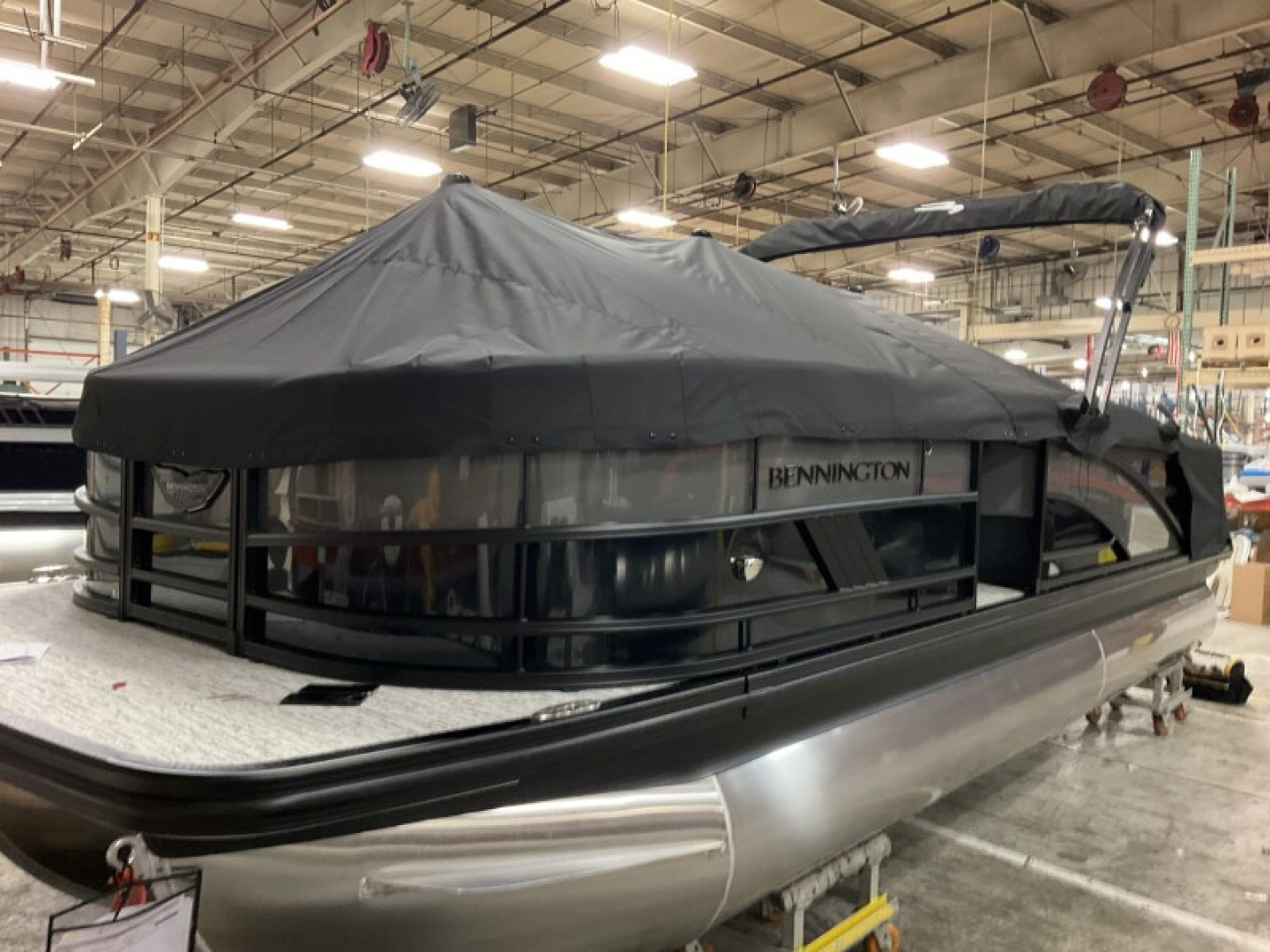 New 2026 Bennington 23' M Series Stern Lounge Tri-toon Boat