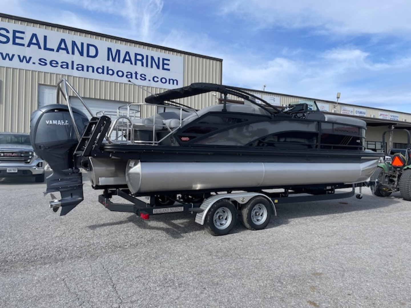 New 2026 Bennington 23' M Series Stern Lounge Tri-toon Boat