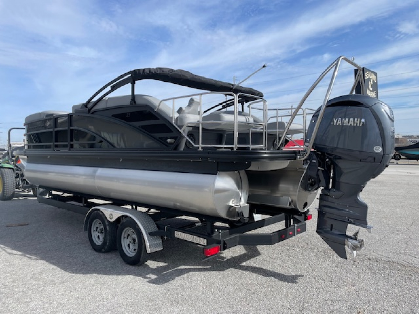 New 2026 Bennington 23' M Series Stern Lounge Tri-toon Boat