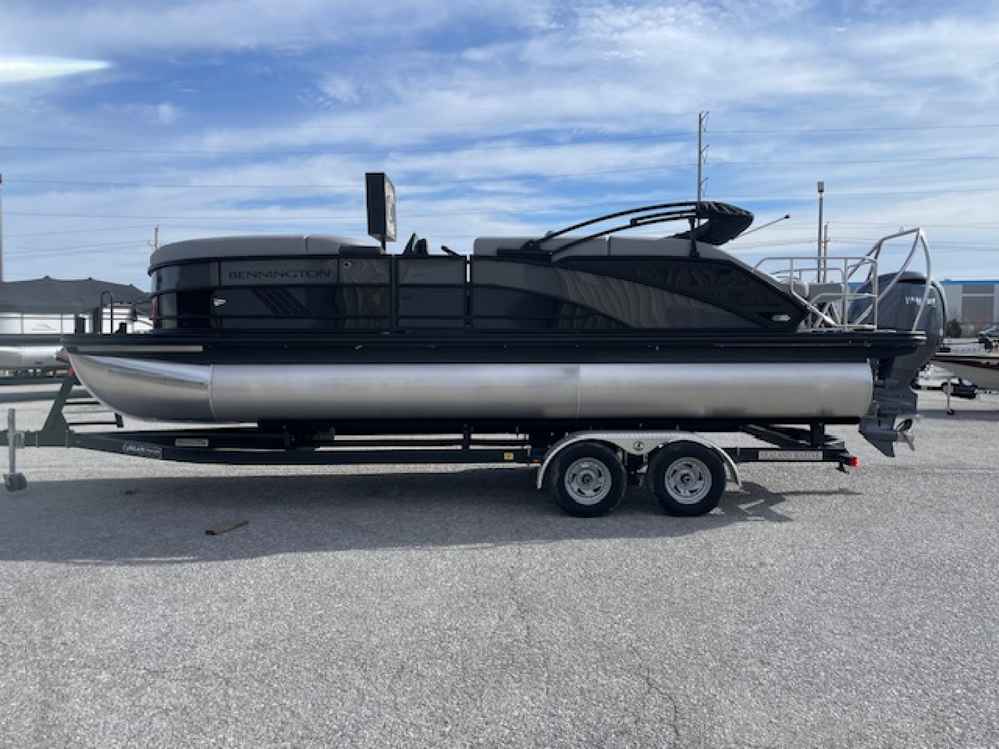 New 2026 Bennington 23' M Series Stern Lounge Tri-toon Boat